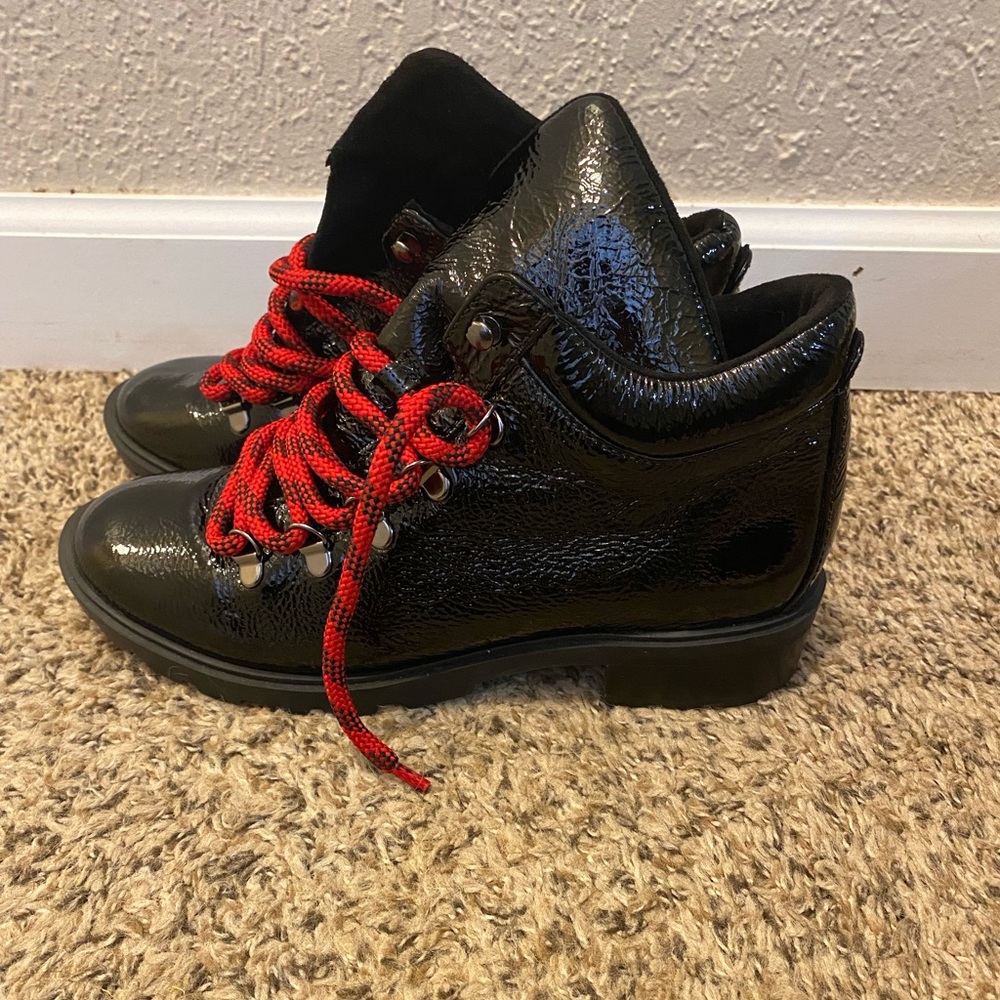 NWOT black boots